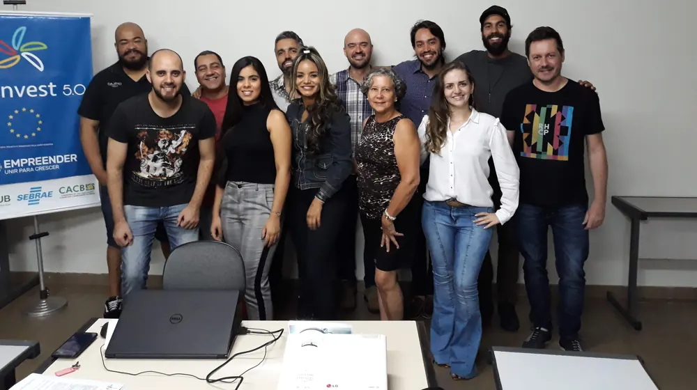 Osmarina com uma turma de empreendedores em um projeto com o Sebrae